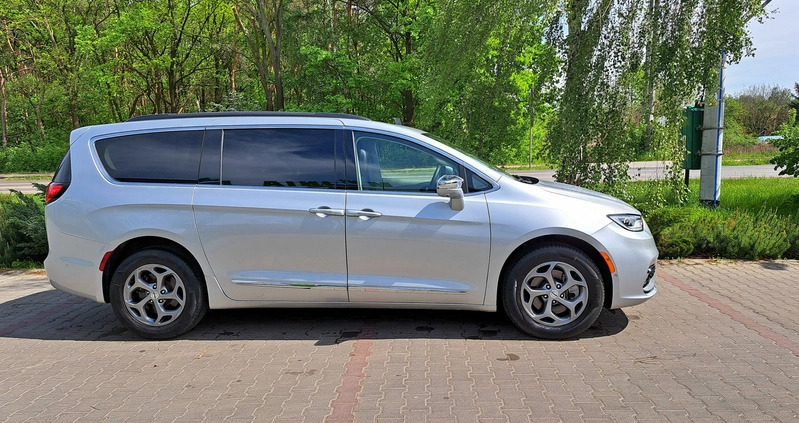 Chrysler Pacifica cena 187900 przebieg: 35000, rok produkcji 2022 z Szczecin małe 667